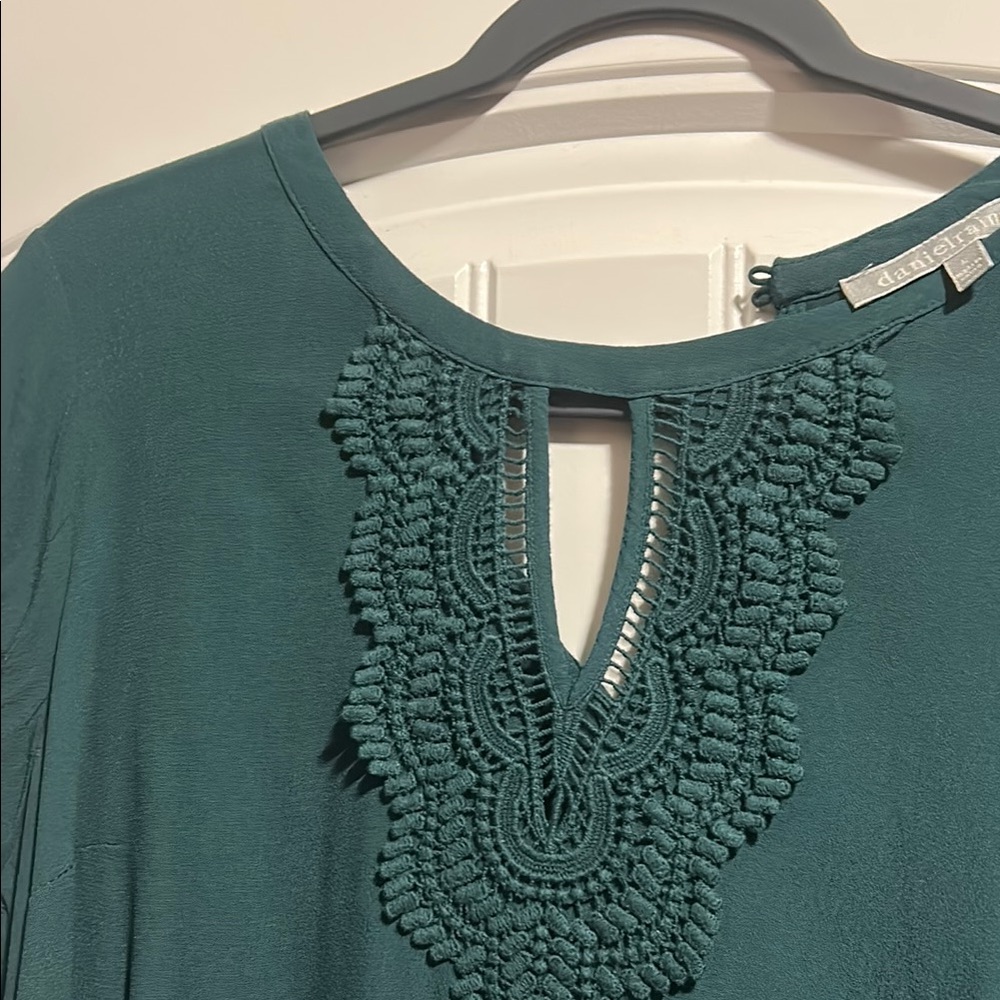 Daniel Rainn Green Cap Sleeve Embellished Blouse - Picture 3 of 5
